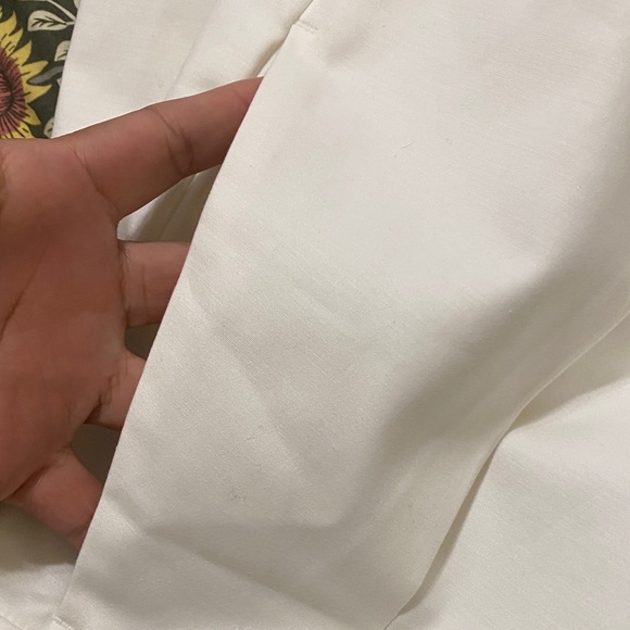 Lauren Ralph Lauren Cream Women's Pleated Shorts - Picture 10 of 10